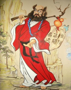 Da Mo (pravo ime Sardilij, imenovan tudi Bodidharma) je prišel na kitajsko v času dinastije Liang (526-527 nš.št.). Sprejel ga je cesar Liang Wu, kateremu pa se njegova učenost ni zdela prepričljiva. Da Mo je ostal na kitajskem ozemlju v Shaolinskem templju, kjer sta nastali tudi ti dve temeljni deli- Yi Jin Jing in Xi Sui Jing.